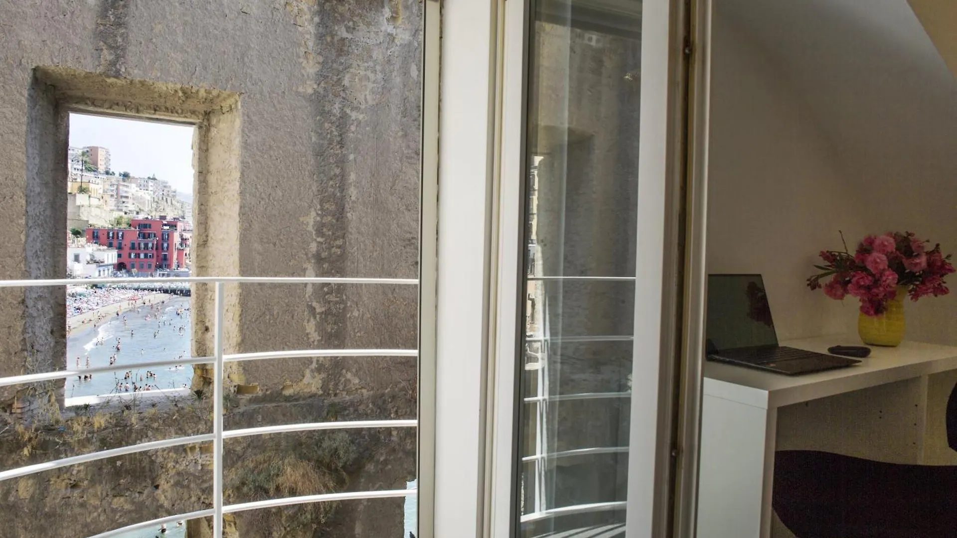 Apartment Donnanna Appartamento Sul Mare By Italianhost Naples